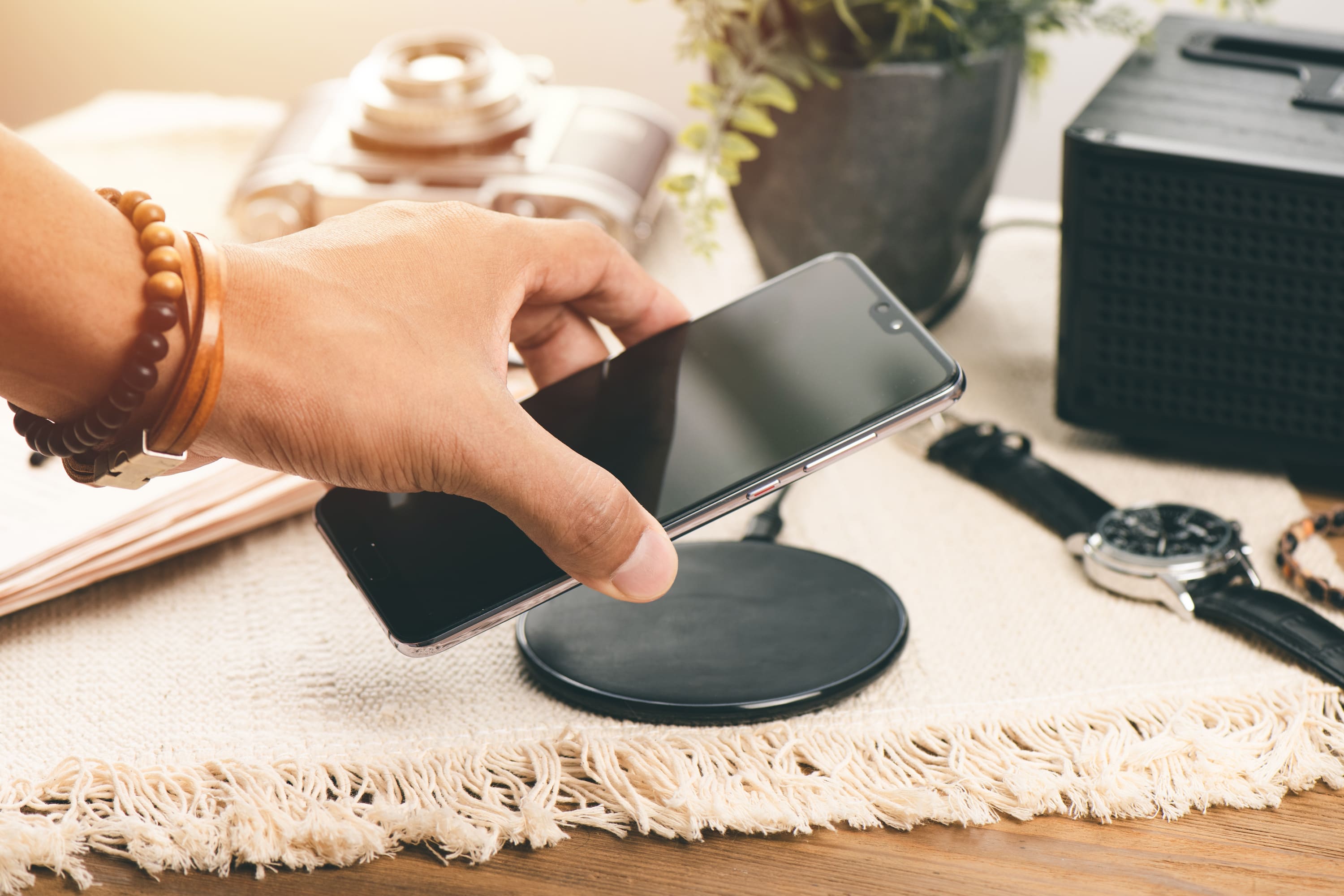 man putting a samsung phone on a magnetic charger