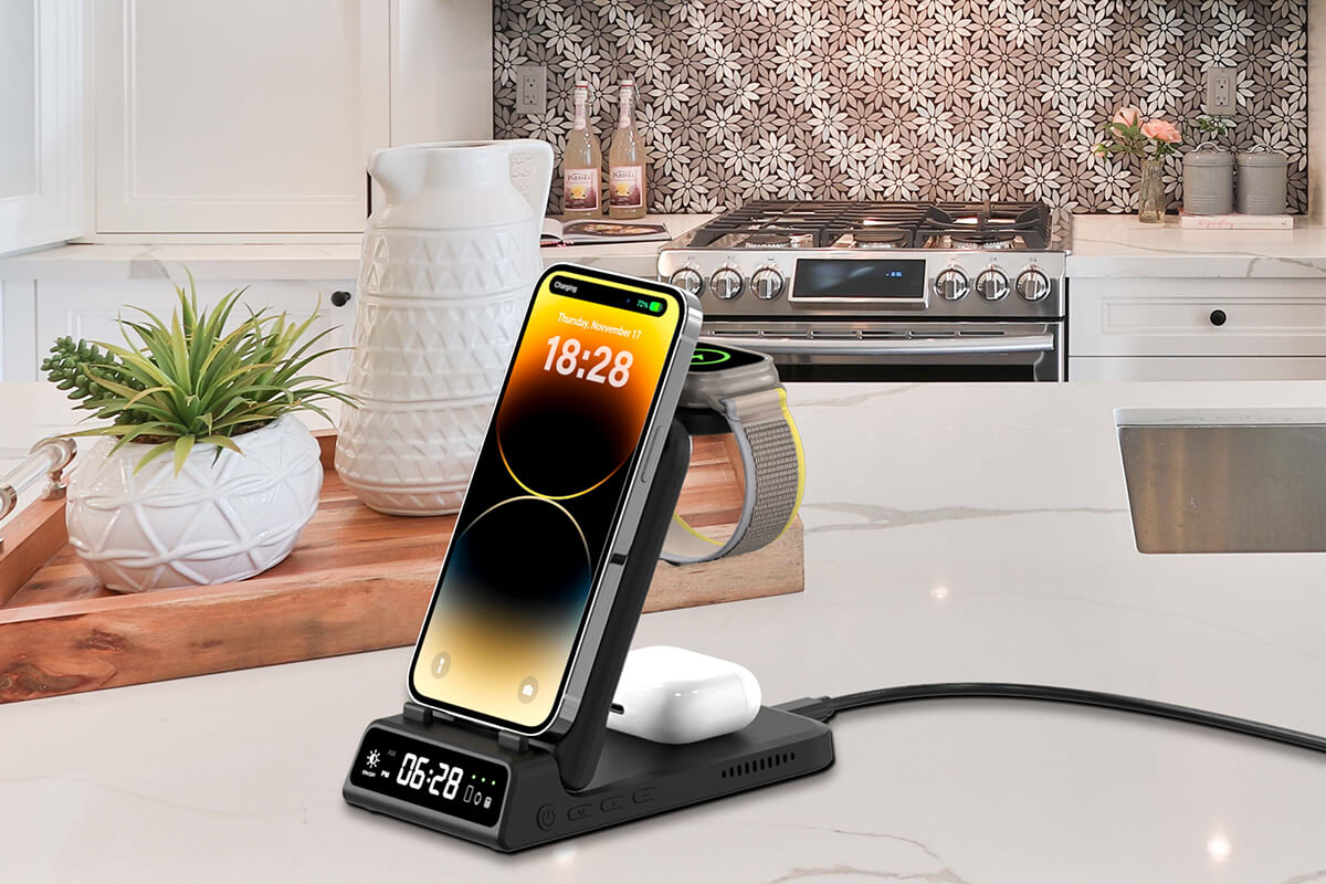 With clean lines and intuitive design, the swanscout 703A functions as a modern Apple Watch charging stand.