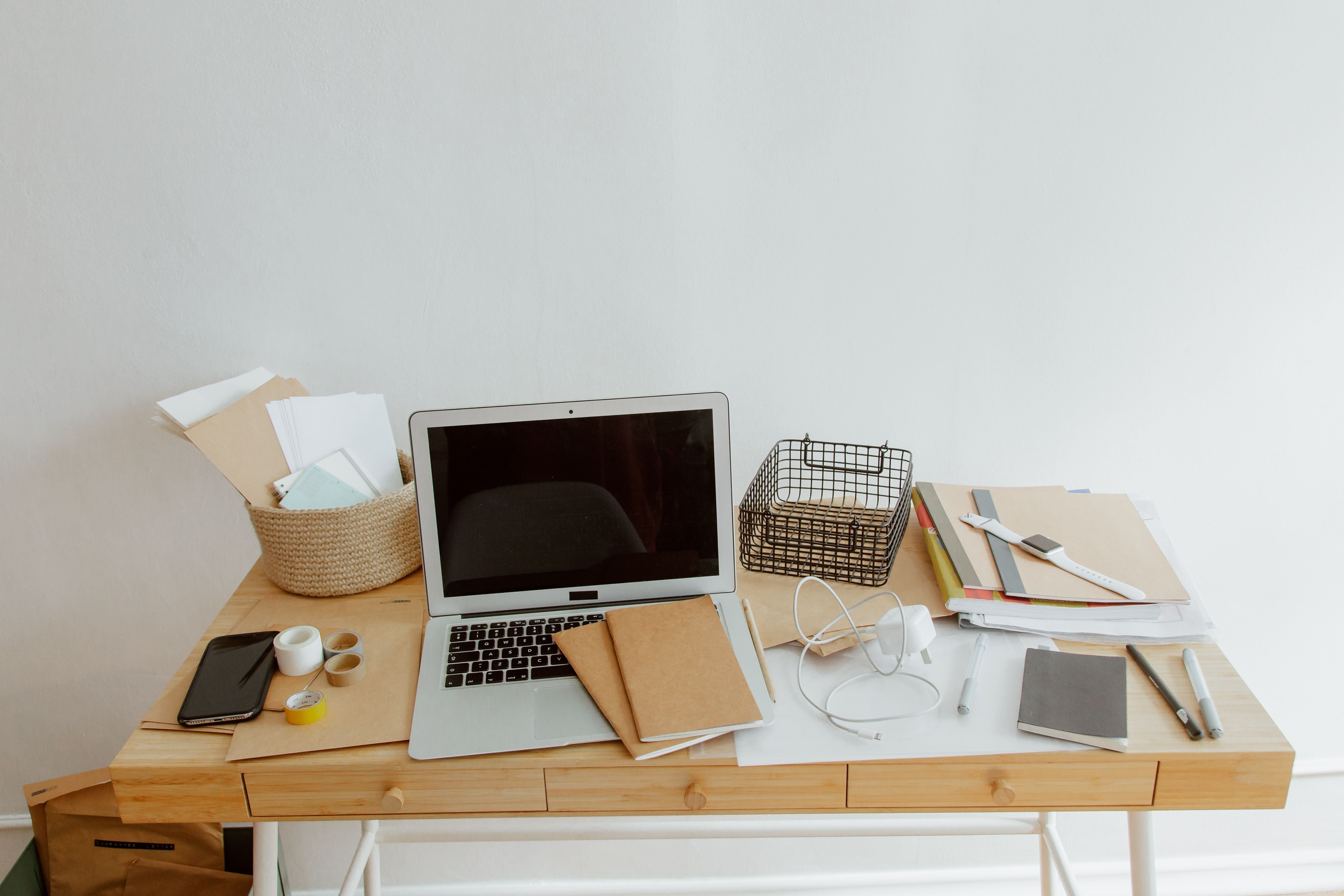 Why Your Desk Looks Messy: The Hidden Psychology Behind Cable Clutter