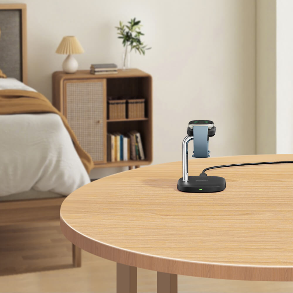 The SwanScout 505FB supports Fitbit Versa 4, giving users a compact way to charge their wearable alongside a phone.